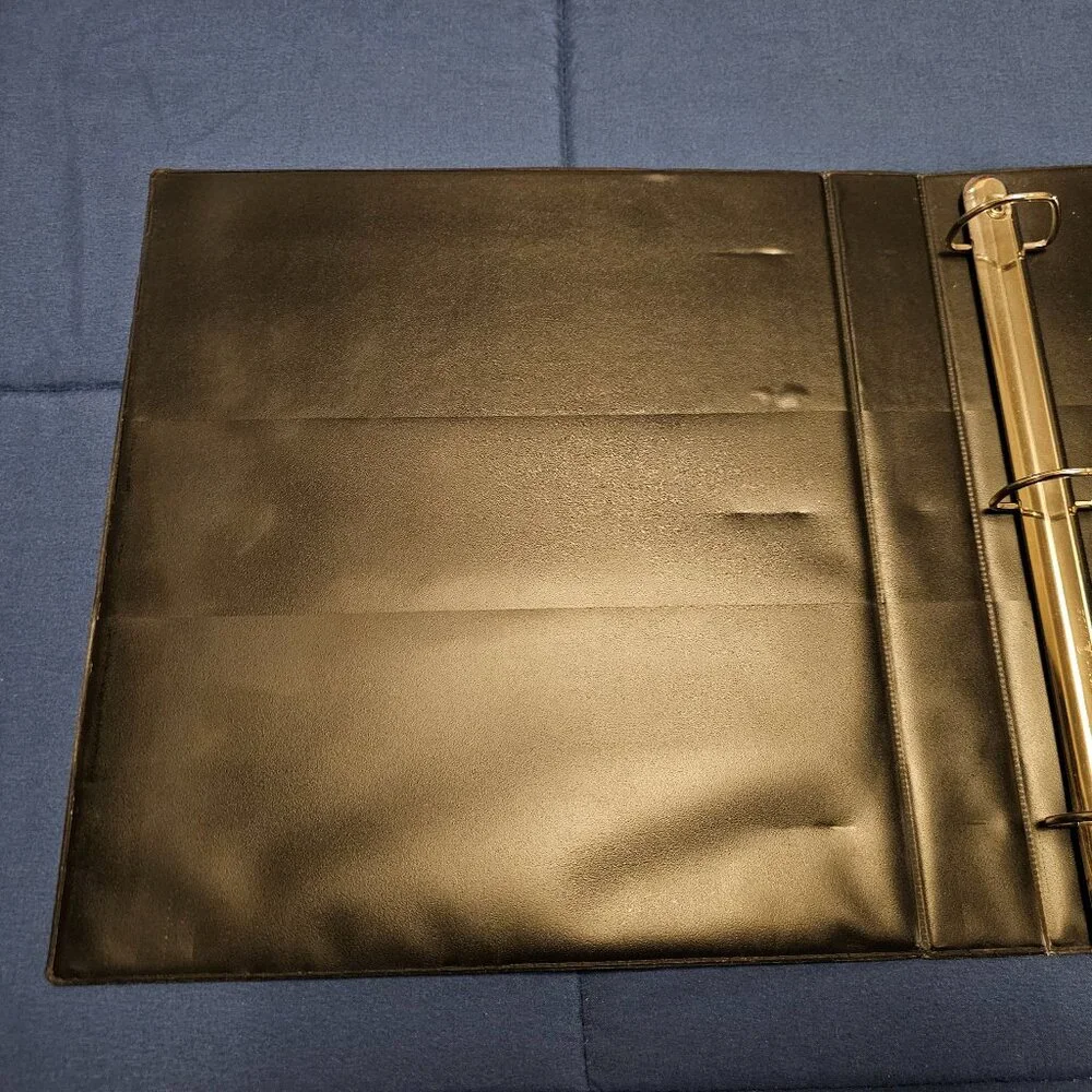 Avery black binder non-view 1